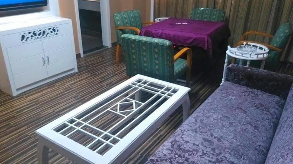 New Zhongxun Business Hotel Yueyang Eksteriør billede